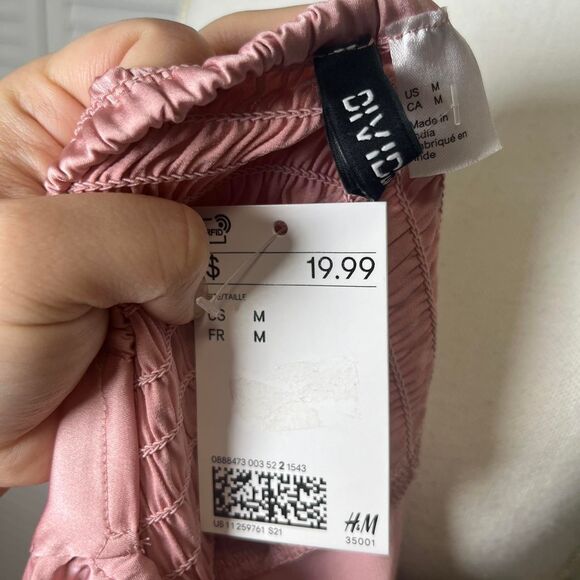 H&M Pink satin crop top Size Medium NWT - Picture 2 of 5